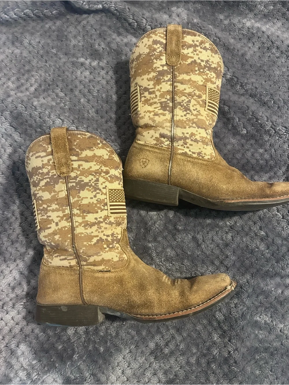 Good Condition Boys Sz5 Ariat Camo Print Patriotic Cowboy Boot American Flag
